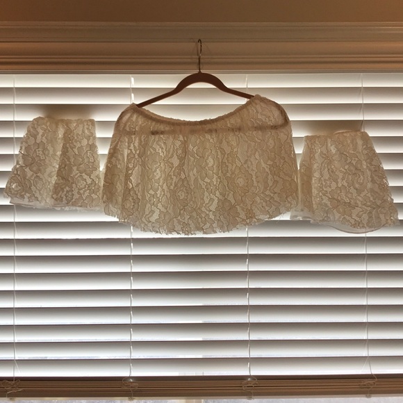 Floral lace tube crop top with sleeves - Picture 1 of 3